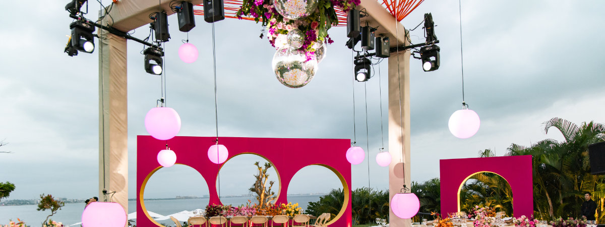 Audio e iluminacion de vlac en una boda en la playa